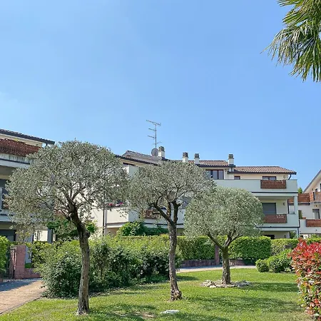 Oasi Sole Laghi With Pool